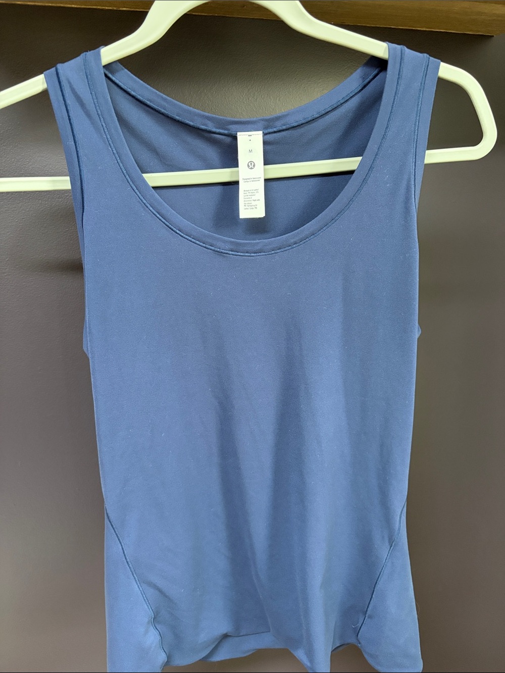 lululemon athletica Women's Scoop Neck Tank!! EUC 💙